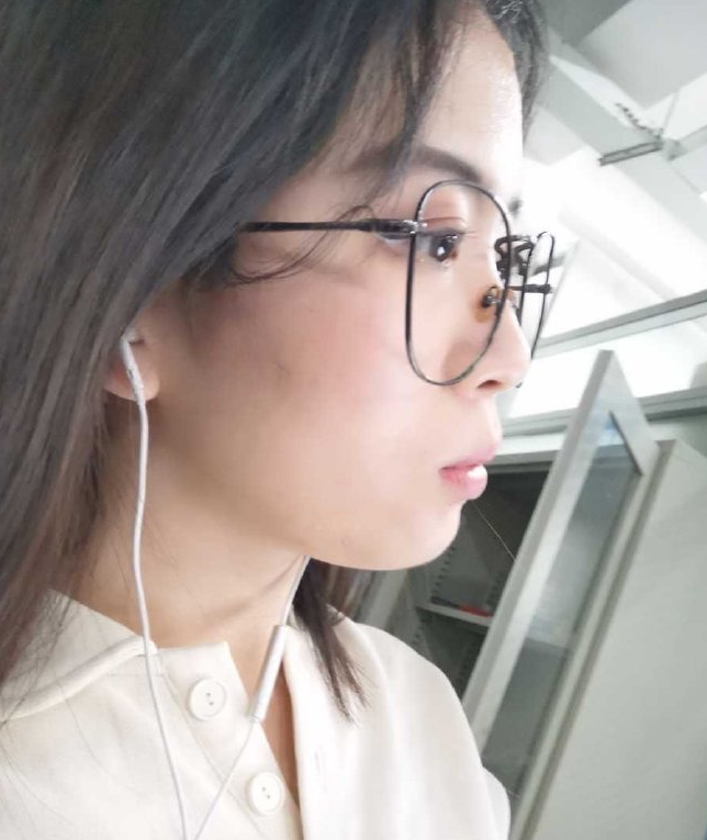 下半张脸挺灾难的,垫下巴整牙还是磨骨削骨呢